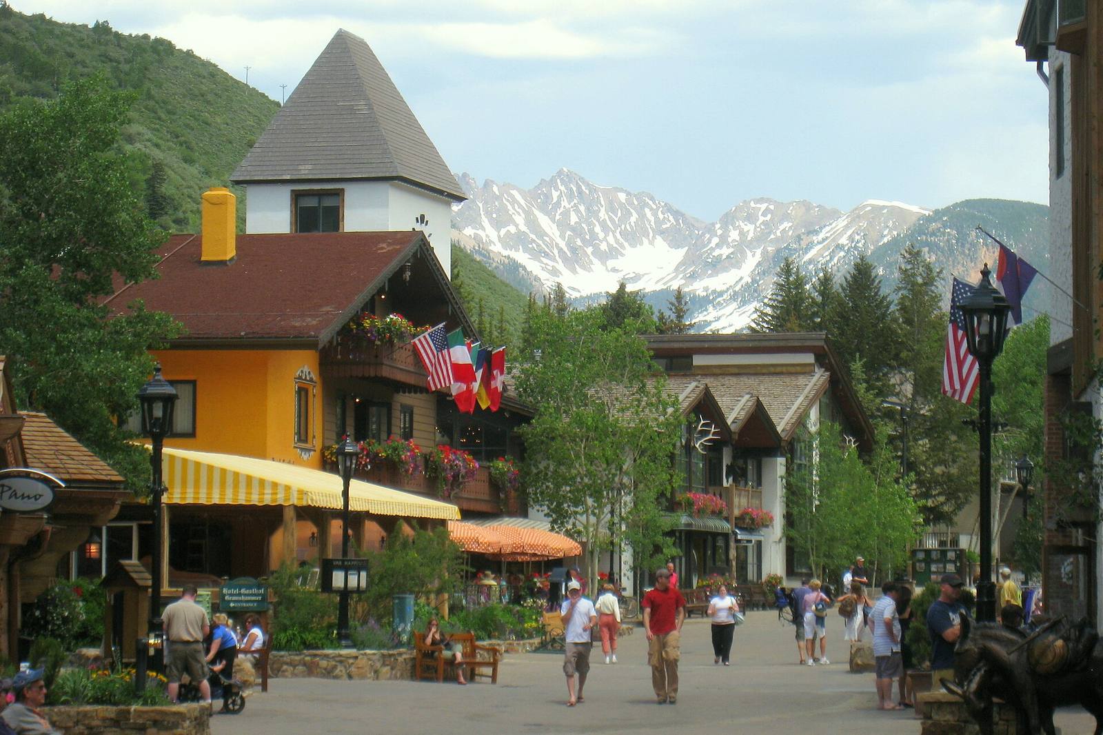 A street view of Vail, Colorado.