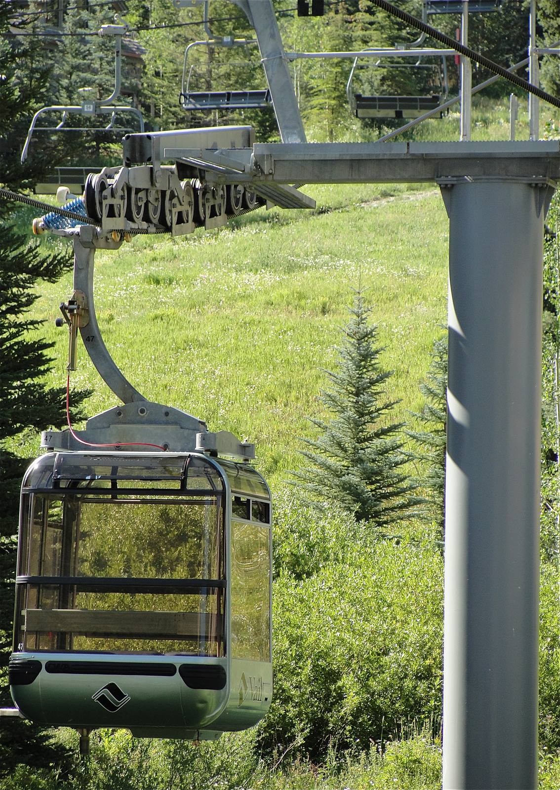 Eagle Bahn Gondola cabins at Vail Mountain. The $2.22 quarterly payment annualizes to $8.88 per share, a yield near 6.4 percent at recent prices.